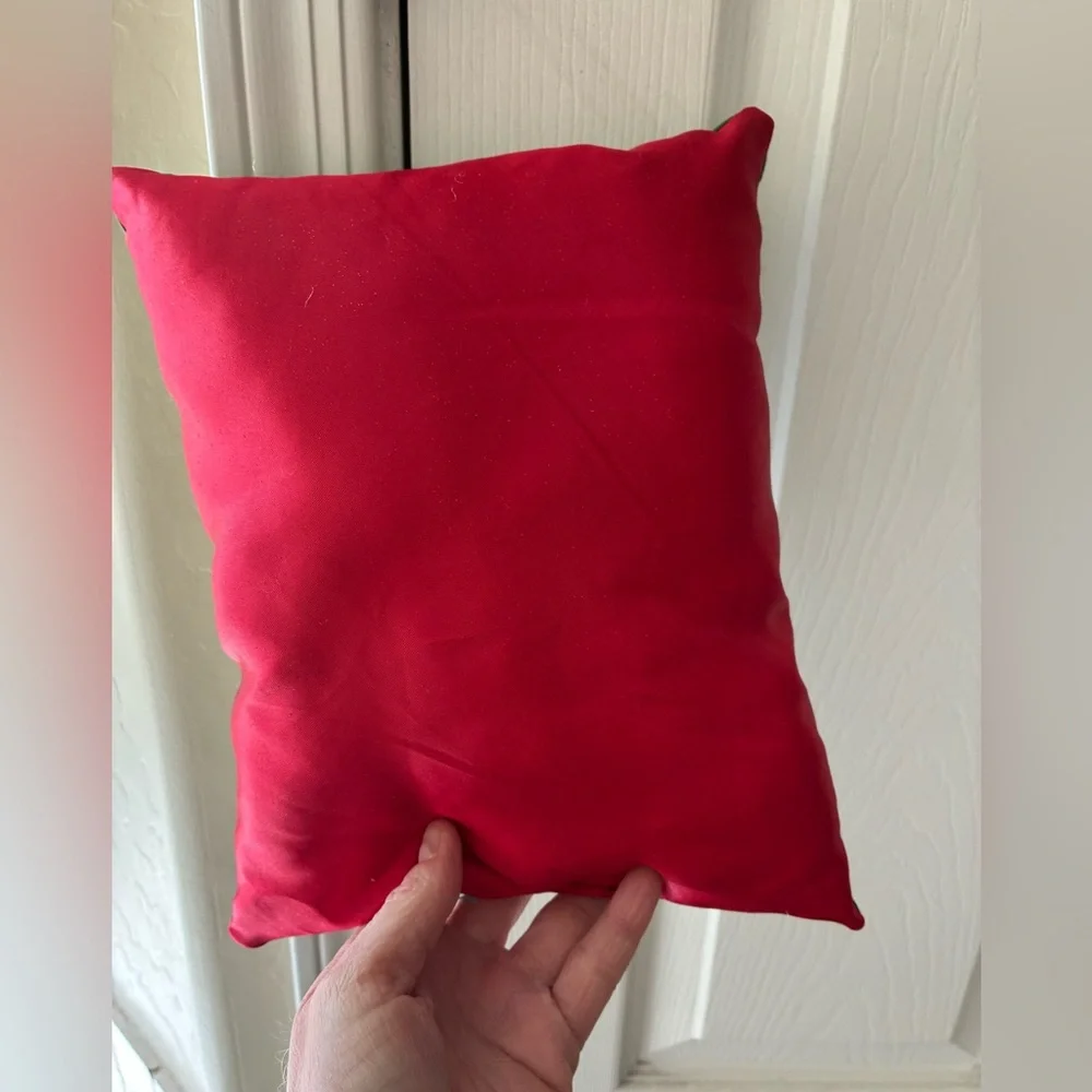 Express festive pillows